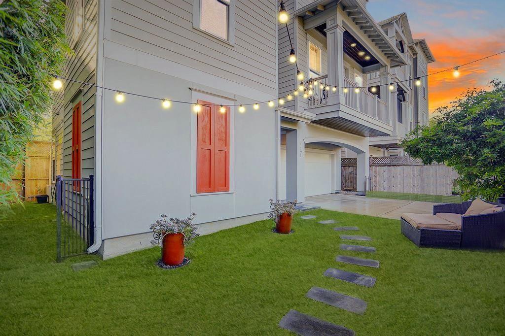 Primary Photo - 1121 Moy St