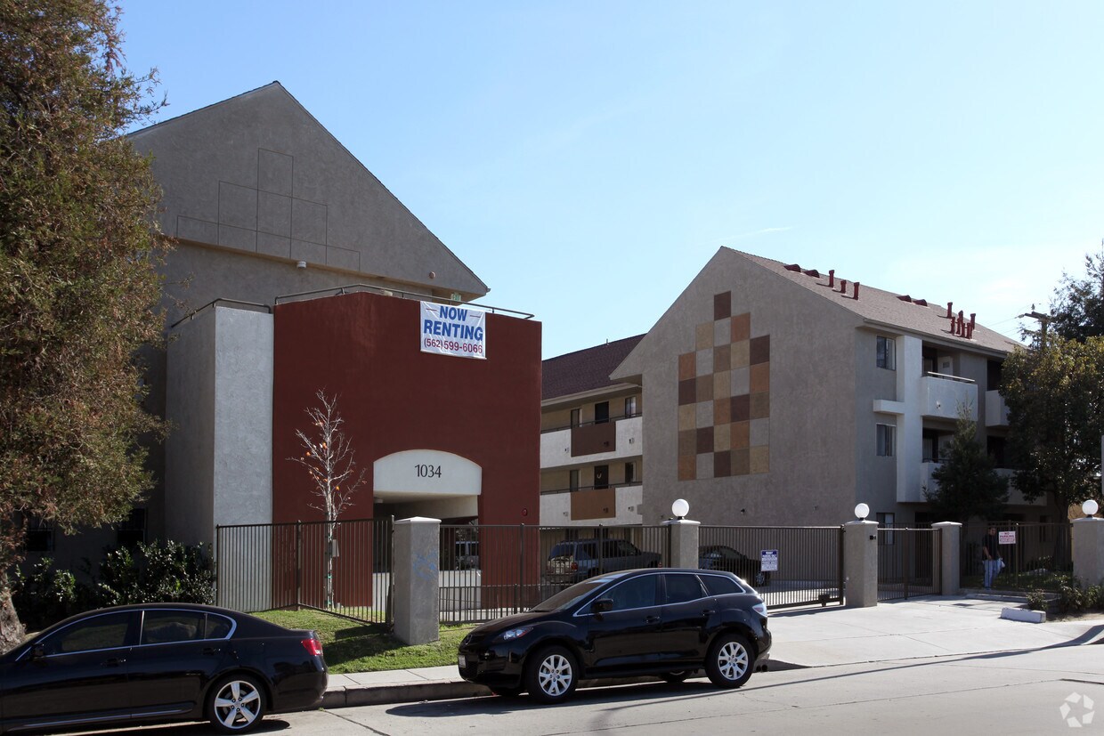 Fotografía del edificio - Alamitos Apartments