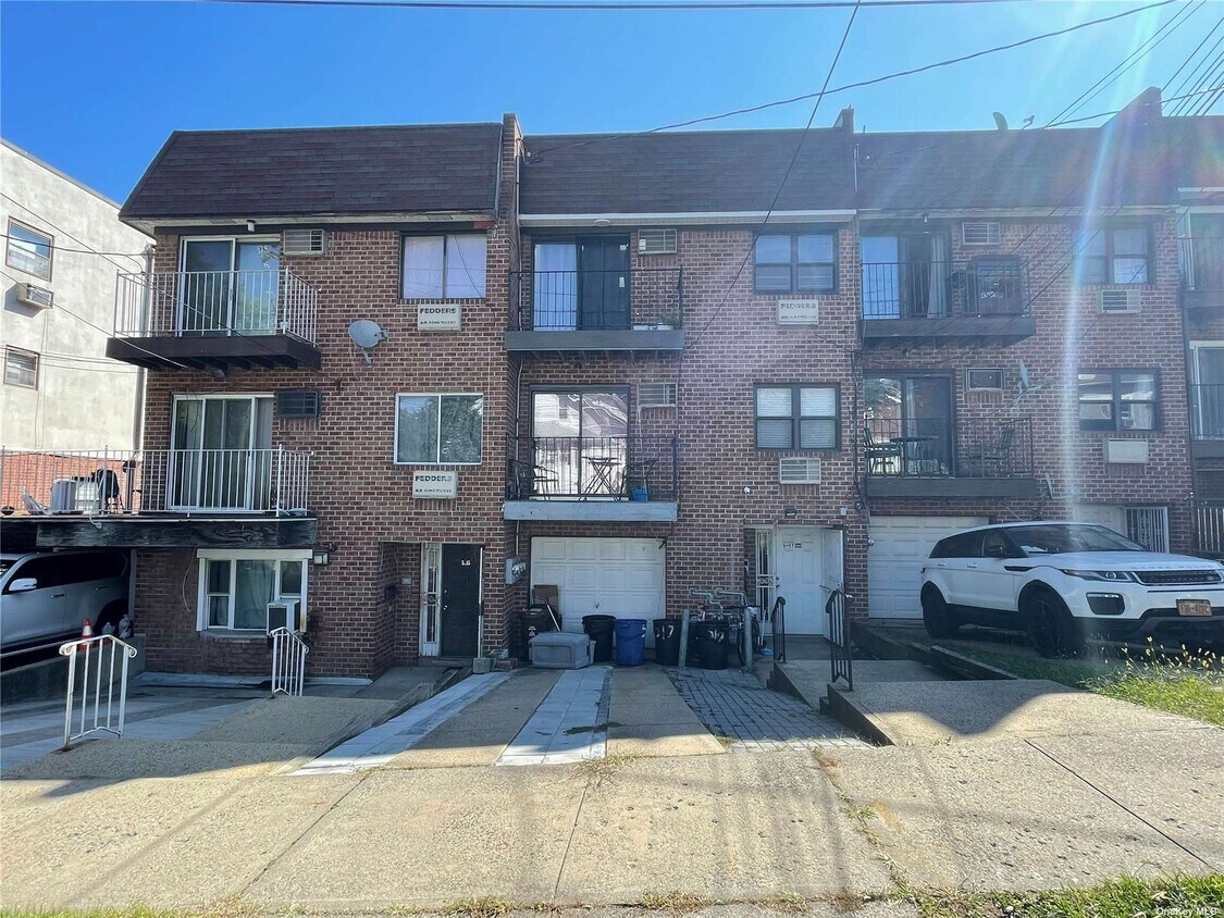 51717 128th St Unit 3Fl, Queens, NY 11356 Room for Rent in Queens