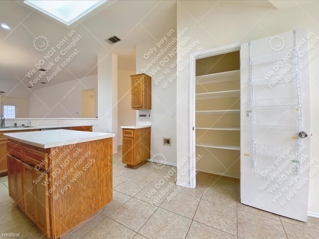 Building Photo - 3 br, 2 bath House - 8413 Jackal Dr