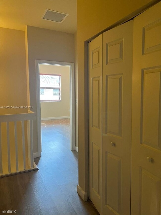 Building Photo - 3 br, 2.5 bath House - 3356 W 90th Ter # 3356
