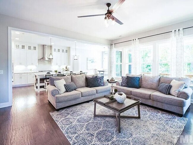 Foto del edificio - 312 Sweetbriar Rose Ct