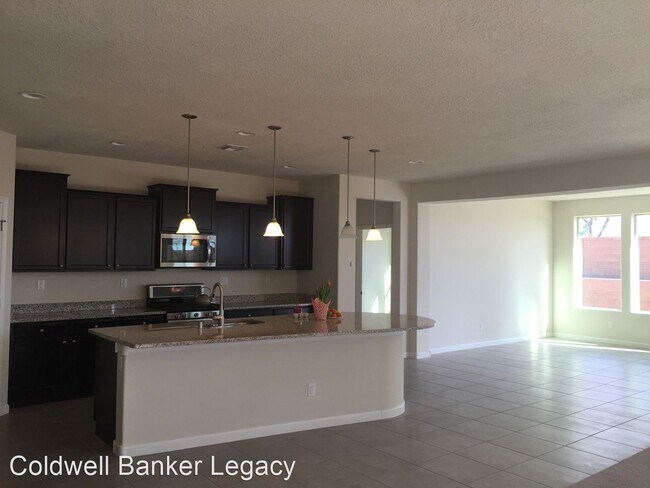 Building Photo - 3 br, 2.5 bath House - 5028 Calle Espana NW