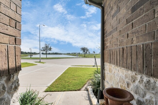 Foto del edificio - 1630 Cedar Pointe Ct
