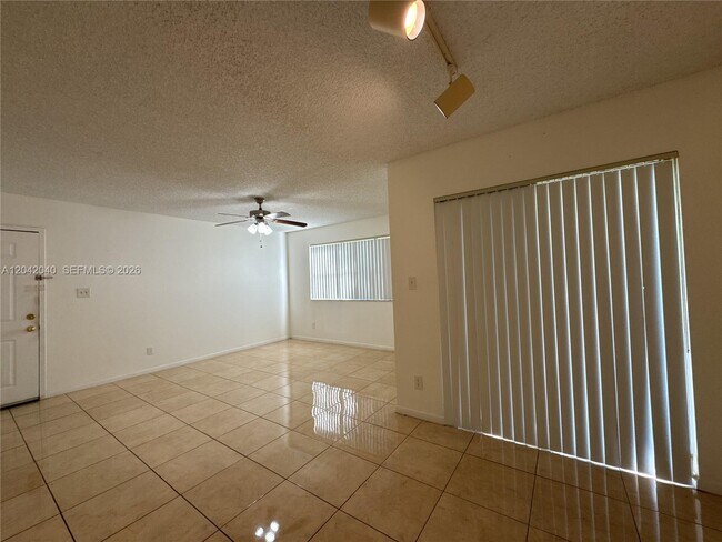 Foto del edificio - 550 S Park Rd