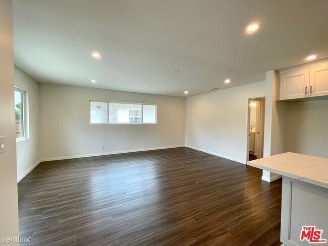 Building Photo - 3 br, 2 bath Condo - 1635 Colby Ave Apt 1