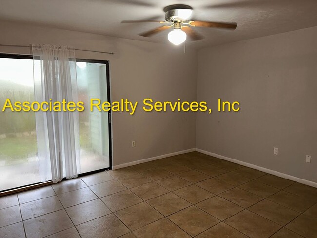 Building Photo - 2 Br/ 2.5 ba- Available in April!