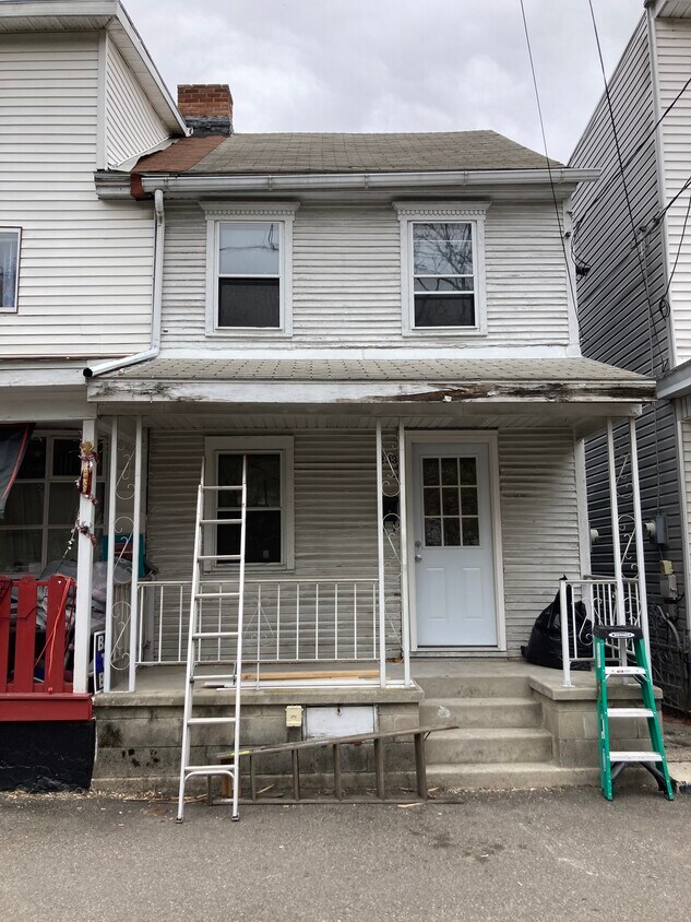 233 N Front St, Saint Clair, PA 17970 Townhome Rentals in Saint Clair