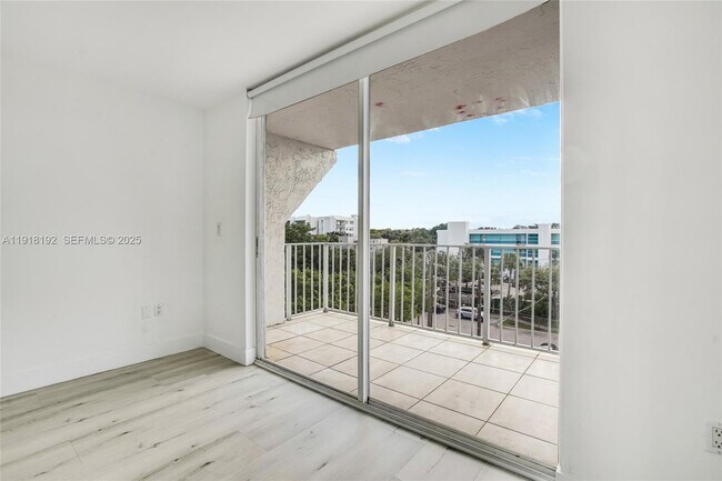 Building Photo - 650 NE 64th St