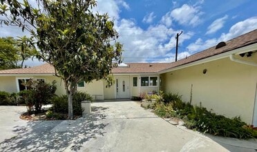 Building Photo - 1148 Colina Vista