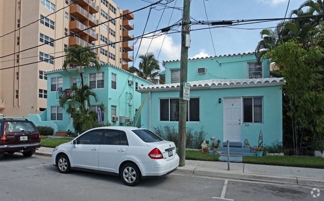 Building Photo - 343 Van Buren St