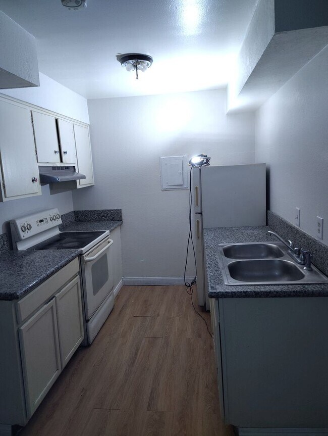 Foto del edificio - Cedar Ave