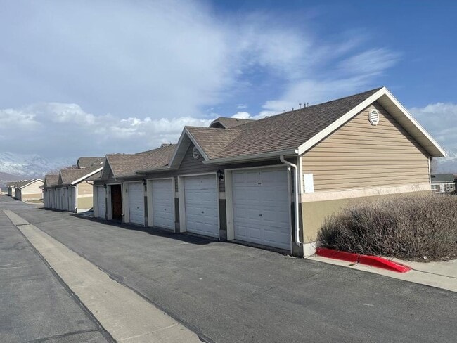 Building Photo - 129 Daybreak Ln