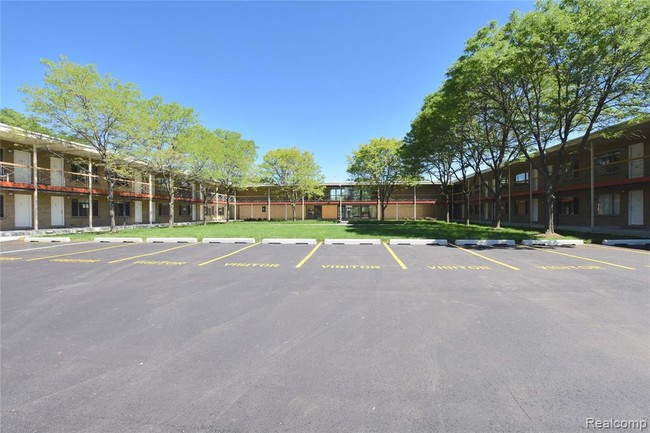 Building Photo - 2325 W 13 Mile Rd