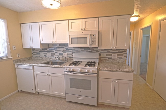 Building Photo - Grove Hill Apartments