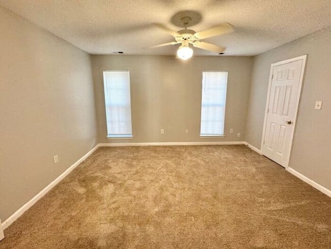 Building Photo - Now Leasing a 3-Bedroom 2.5 Bath in Southa...
