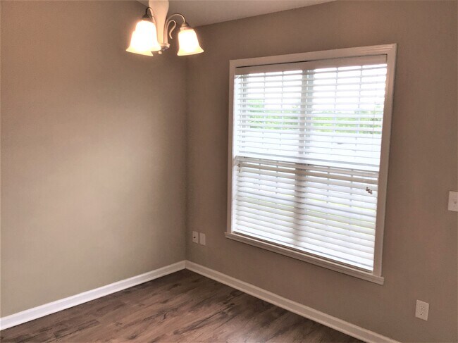 Foto del edificio - 3913 Bluestem Dr