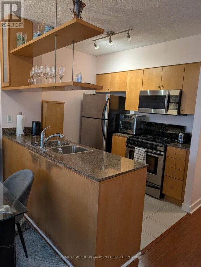 Building Photo - 10 Navy Wharf Ct