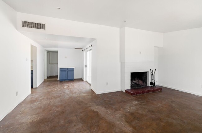 Building Photo - Waverly