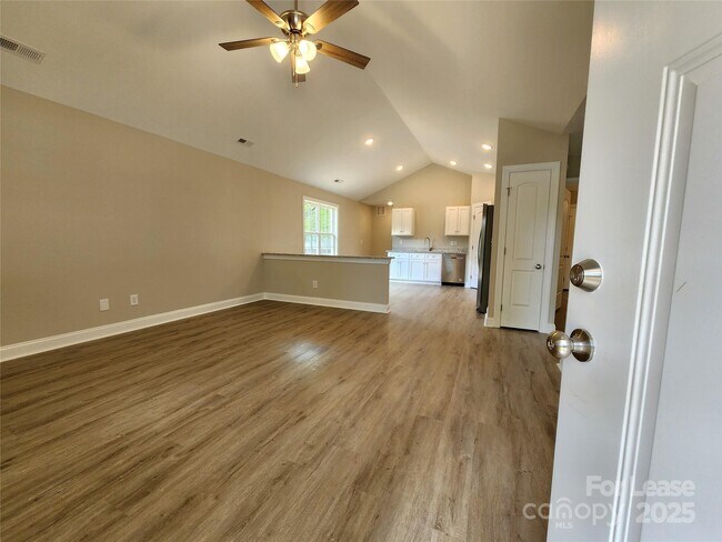 Foto del edificio - 30 Stricker Ave NW