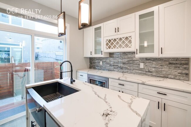 Foto del edificio - 3 Bed Norris Square Townhome