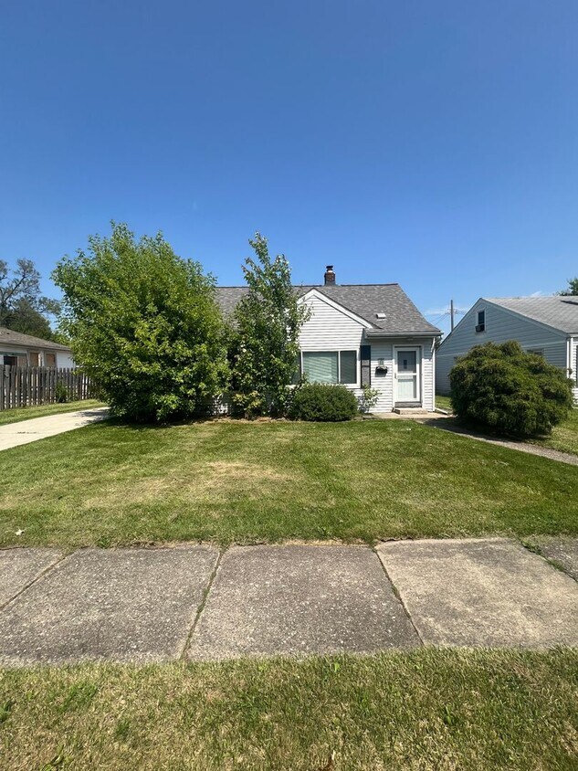 Foto principal - 23078 Rosalind Ave