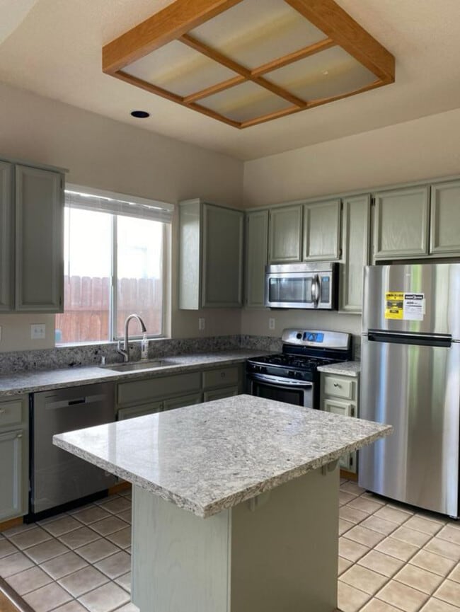 Building Photo - 7012 Sandy Souza Way