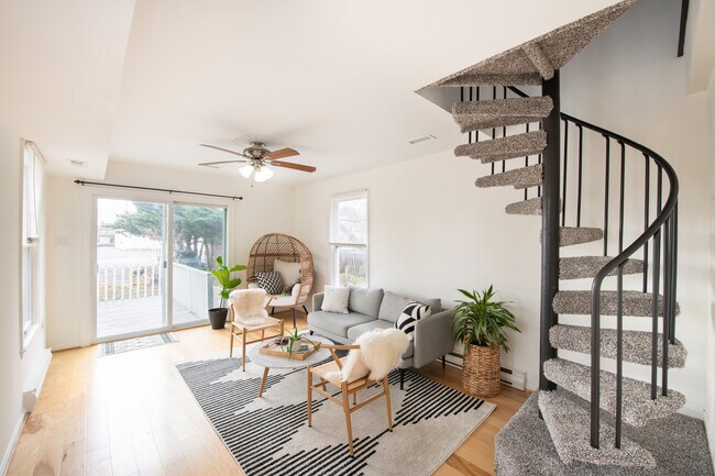 Building Photo - 306A E 3rd St