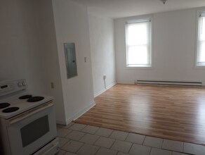 Building Photo - 31xx W Euclid Ave
