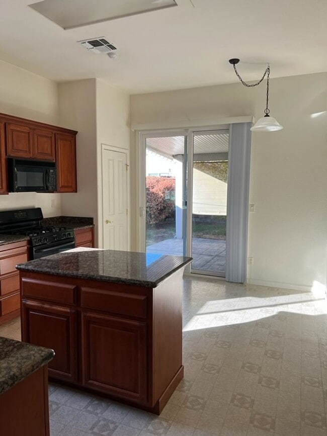 Building Photo - 9632 Spring Breeze Ct