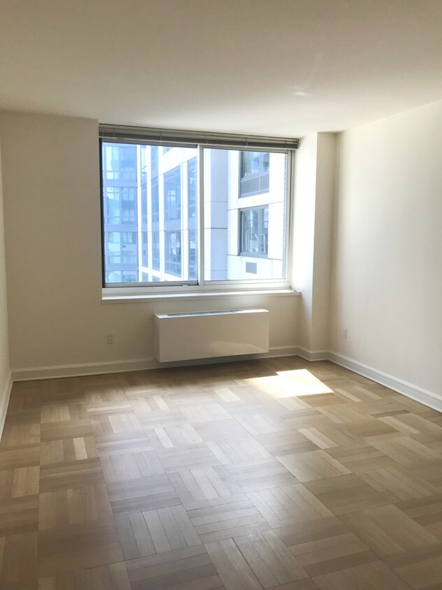Primary Photo - 400 W 34th St