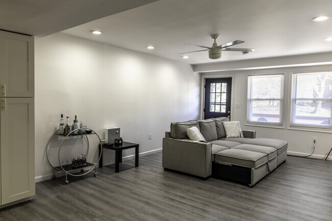 Foto del edificio - 916 Highview St