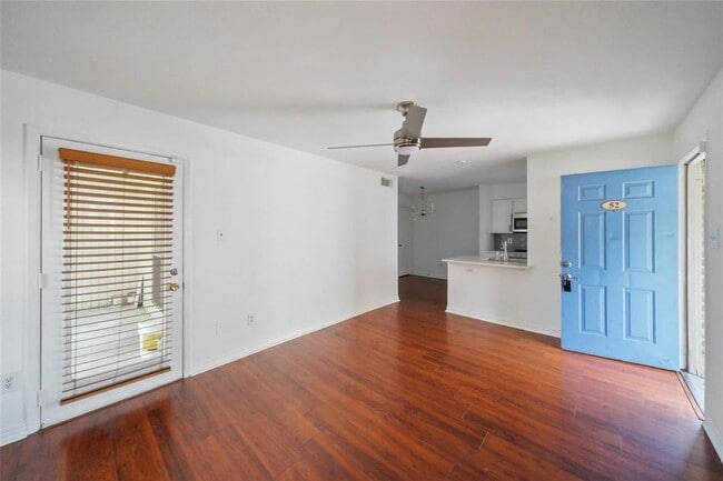 Building Photo - 3900 Woodchase Dr