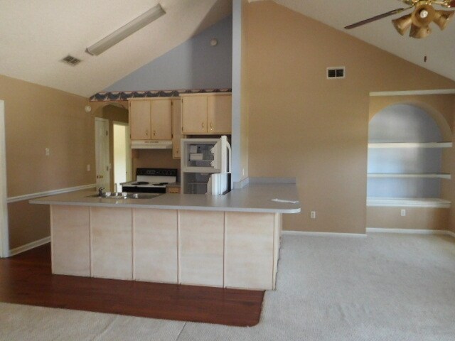 Building Photo - Home For Rent