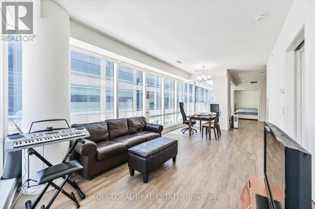 Building Photo - 1 Bloor St E