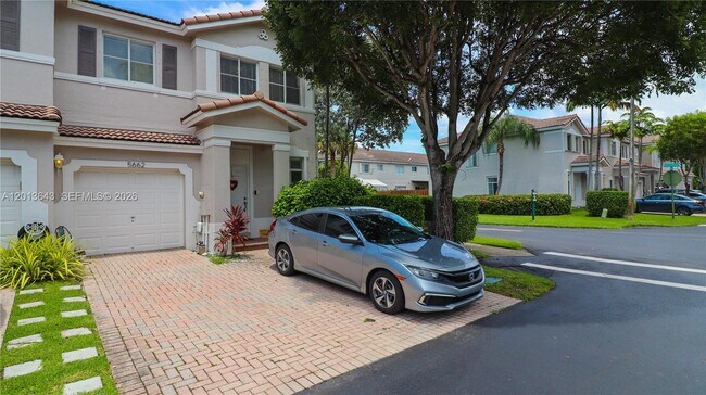 Foto del edificio - 5662 NW 112th Ct