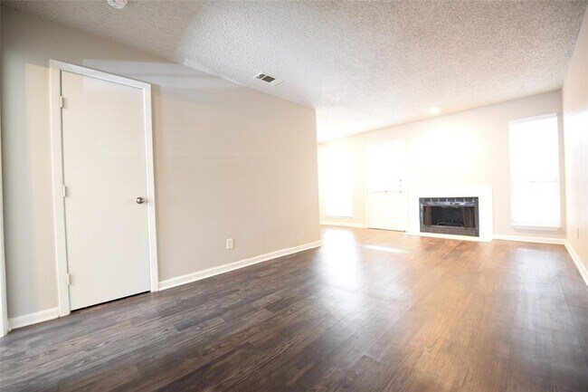 Foto del edificio - 4502 Gaston Ave