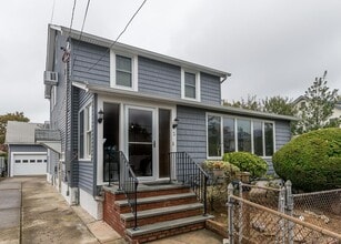 Building Photo - 5 Lewis Pl