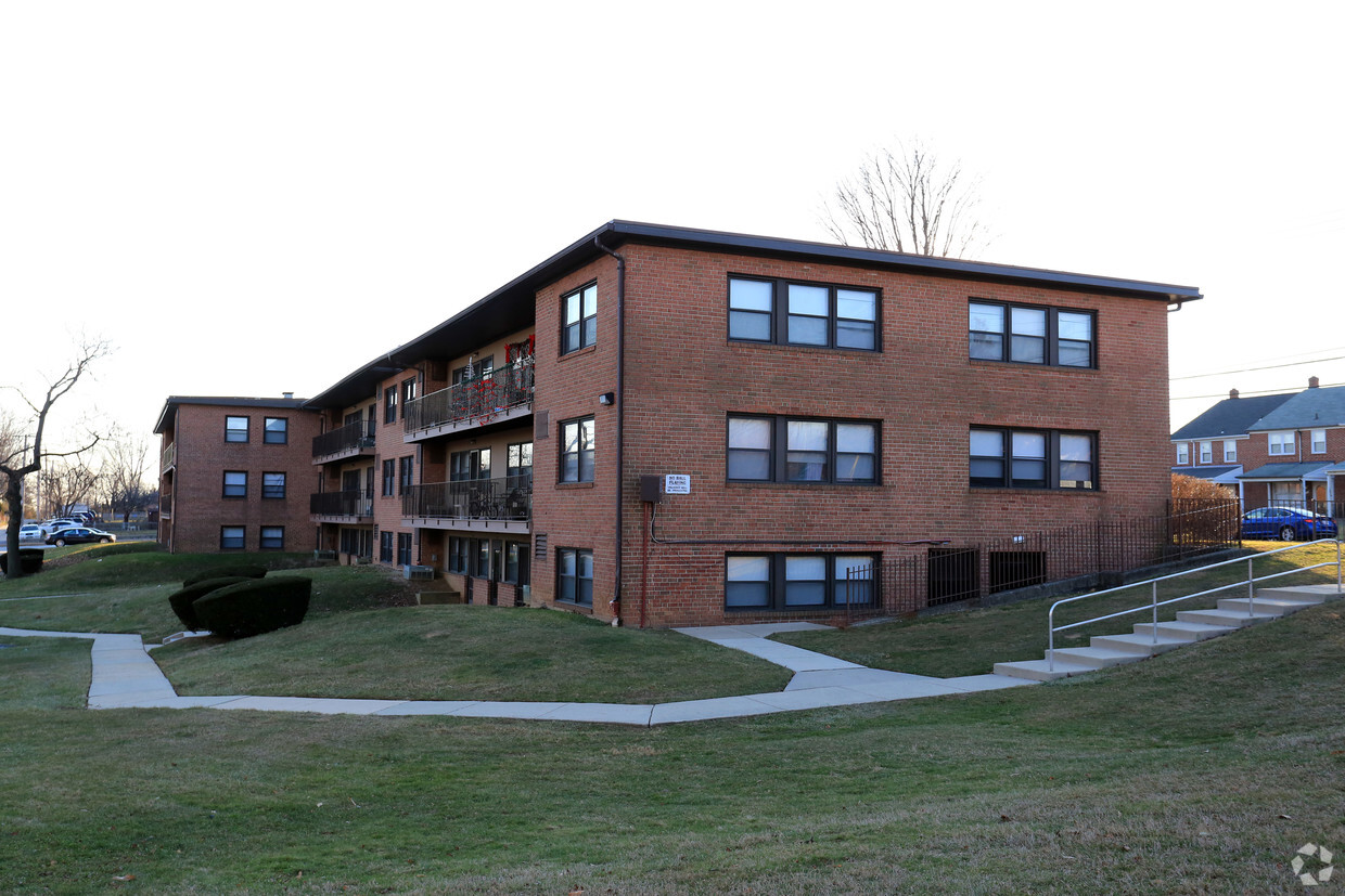 Primary Photo - Stratford Apartments