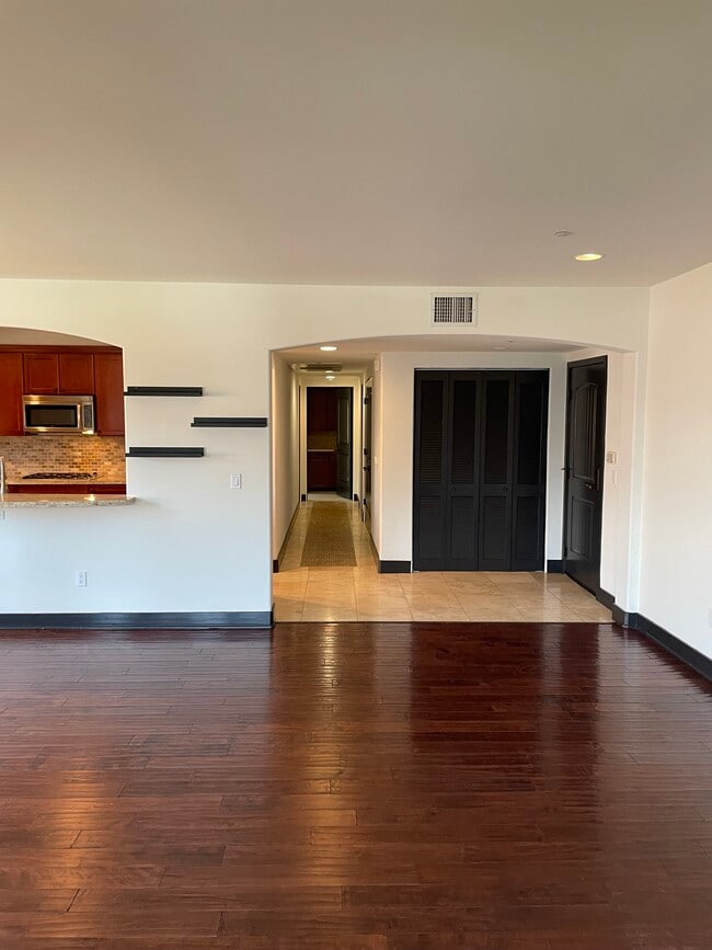 Entry - 1215 Armacost Ave