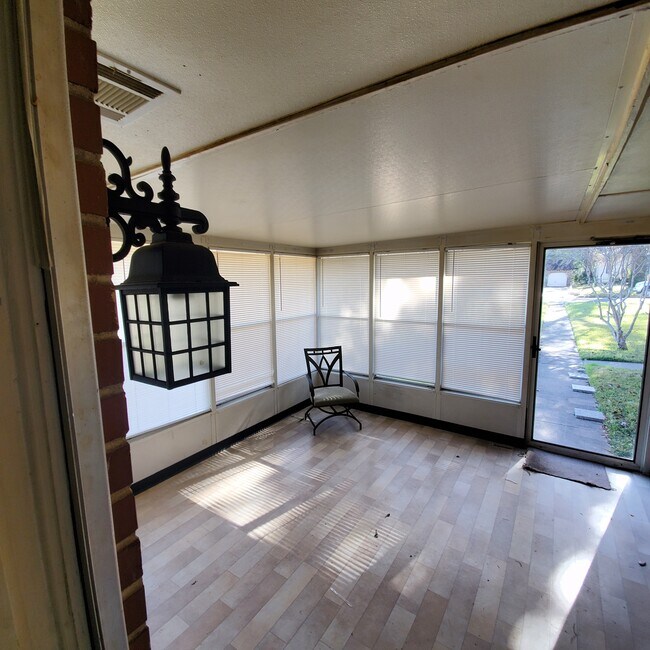 Sun Porch - 102 Atkins Ave