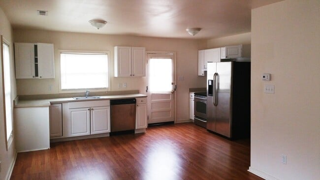 Building Photo - Great house! Three bedroom / One bath