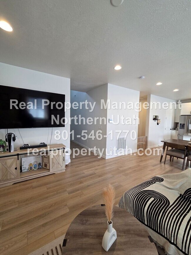 Foto del edificio - Stunning 4 Bedroom 2.5 Bath Home in Syracuse