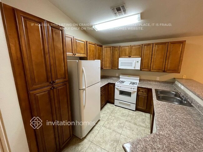 Foto del edificio - 8425 W Coronado Rd