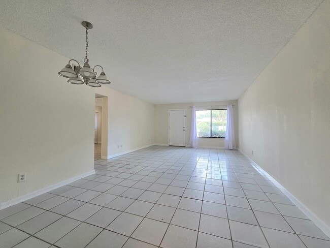 Building Photo - 605 Northlake Blvd