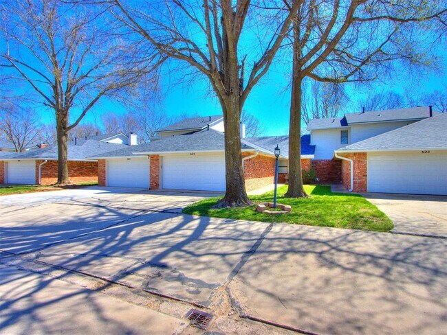 Foto del edificio - 625 36th Ave NW