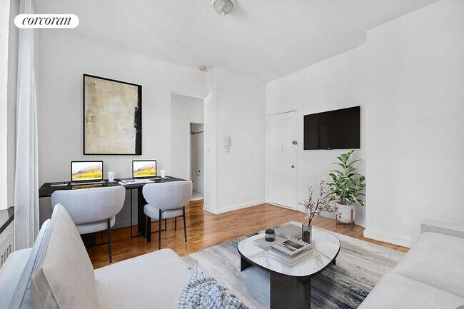 Foto del edificio - 102 W 80th St