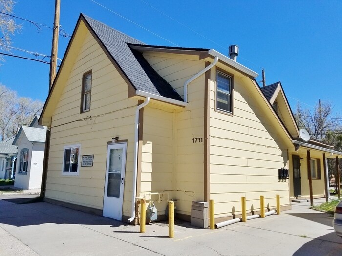 Primary Photo - 1711 Evans Ave
