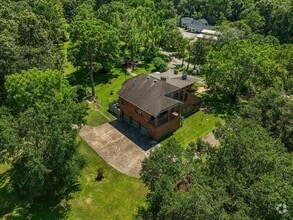 Building Photo - 3415 Bayou Dr E