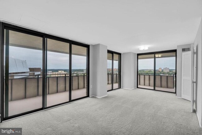 Foto del edificio - 250 S Reynolds St